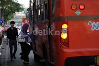 Selain BTS dan MRT salah satu transportasi utama di Bangkok adalah bus.