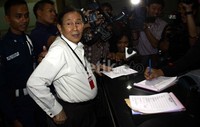 Saat ditanya apakah kedatangan dirinya untuk dijadikan saksi dalam kasus bailout Bank Century, dirinya pun enggan menjawab. Ramses/detikFoto.