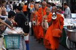 Meski Sibuk Warga Bangkok Taat Beribadah