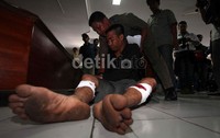 Pelaku tindak kejahatan ini diringkus sekitar pukul 05.00 WIB di rumahnya.