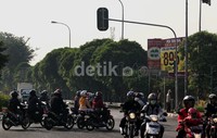 Hingga kini belum adanya perbaikan cepat dari petugas Dinas Perhubungan.
