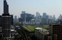 Landscape kota Bangkok yang dipenuhi gedung pencakar langit di kawasan Pathumwan, Siam, Bangkok, Thailand.