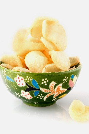 Si Kriuk-kriuk Renyah Membuat Santapan Soto Jadi Meriah