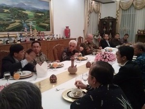 Kunjungi Myanmar, Hatta Rajasa Makan Empek-Empek Palembang