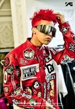 Gaya Swag G-Dragon di Konser Solo Perdananya
