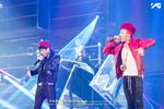 Gaya Swag G-Dragon di Konser Solo Perdananya