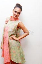 Aih, Manisnya Senyuman Luna Maya