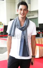 Bergaya Casual, Mike Lewis Makin Keren