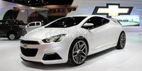 Chevreolet Tru 140S dipamerkan di Bangkok Motor Show. Grille mobil tersebut mirip dengan sedan Cruze, namun head lamp dibuat membelo untuk menegaskan kesan dan agresif. Sedangkan bagian belakang dibuat memendek dan memperkental tema sport.