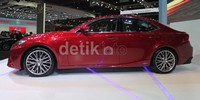 Mobil ini memiliki 5 kursi dengan dimensi panjang 4,665 mm, dan lebar 1,40 mm.