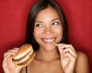Penyebab Nafsu Makan Selalu Menggila Saat Sore Hari