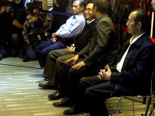 Abraham Samad Geleng Kepala Saat Disebut Tersangka