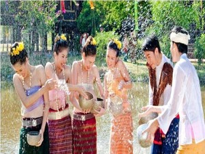 Yuk! Ikut Basah-basahan Saat Tahun Baru Khas Thailand di Jakarta