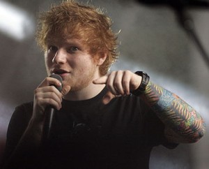 Ed Sheeran Hampir Mencelakai Taylor Swift