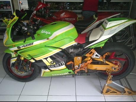 Bodi Kustom Kawasaki Ninja 250 Injeksi Cuma Rp 9,5 Juta