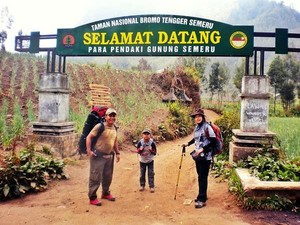 Trekking Bareng Keluarga ke Ranu Kumbolo, Kenapa Tidak?