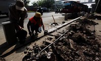 Perbaikan ini juga dikarenakan tinggi trotoar mengalami penurunan.
