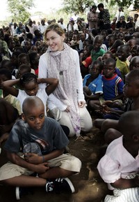 Madonna mengaku menyukai Malawi dan berkomitmen membantu mengakhiri kemiskinan di negara tersebut. AFP/Amos Gumulira.
