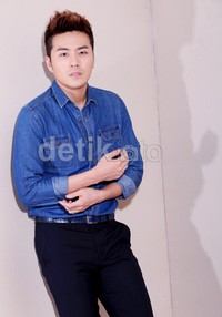 Ia juga akan menggelar konsernya di Indonesia pada 21 April mendatang.