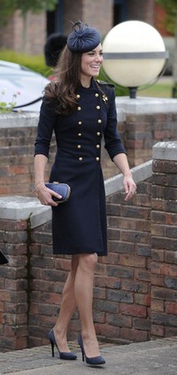 Army style ala Kate Middleton. AFP PHOTO / CARL PENGADILAN.