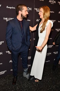 Bintang 'Transformers' itu terlihat berbincang dengan Brit Marling. Larry Busacca/Getty Images /AFP.