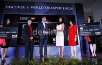 Hadir dalam acara peluncuran tersebut Vira Widyasari selaku Head of Costumer Value Management HSBC didampingi oleh Siddharta Baidwan, Elyana Fuad, Fajar dan Christian Rahardiyansyah serta Lulu Dewayanti Nasabah pertama HSBC Visa Signature.