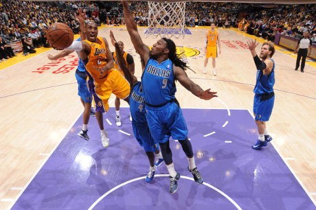 Taklukkan Mavs, Lakers Pelihara Peluang ke Playoff