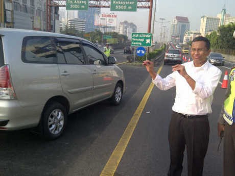 Dahlan Iskan Buka Uji Coba Contra Flow Cawang-Rawamangun Jumat