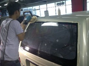 Nih Penyebab Kaca Mobil Jamuran