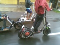 Skuter ini adalah motor-motor Vespa yang sudah dimodifikasi. (Foto: Dodit D Anindito).