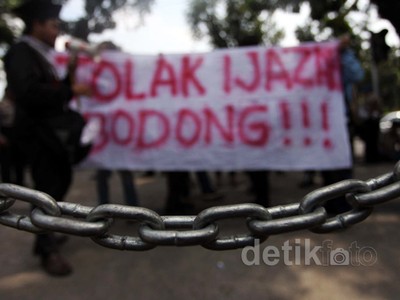 Mahasiswa dan Alumni Unas Tolak Ijazah Bodong