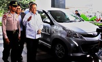 Walikota Bandung Dada Rosada saat tiba di gedung KPK sekitar Pukul 09.50 WIB dengan mengunakan mobil Avanza. Ramses/detikFoto.