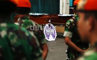 Jenazah Zulfikri dibawa ke Pekanbaru dengan pesawat penerbangan komersil dan jenazah Serda Iswadin diterbangkan ke Yogyakarta.     