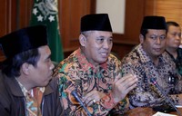 Hal itu dinyatakan oleh Wakil Sekjen PBNU Muhamad Adnan (kiri), Wakil Ketum PBNU As'ad Ali (tengah) dan Sekjen PBNU Marsudi Suhud di kantor PBNU, Jakarta, Kamis (4/4).
