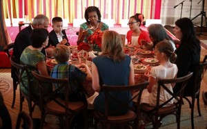 Kampanyekan Menu Sehat, Michelle Obama Gelar Lomba Bikin Resep