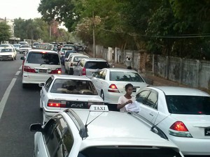 Myanmar Membuka Diri, Yangon Kini Dibanjiri Mobil Mewah