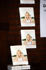 Rilis Buku, Gwyneth Paltrow Tebar Senyuman