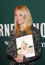 Rilis Buku, Gwyneth Paltrow Tebar Senyuman