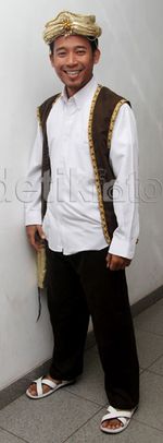 Denny Cagur Bergaya ala Bollywood