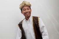 Denny tersenyum sumringah di depan kamera. Gus Mun/detikHOT.