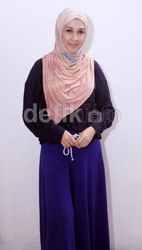 Dengan memakai jilbab, banyak hal dalam hidupnya yang berubah termasuk tak takut lagi digoda pria.
