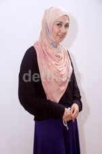 Dina Lorenza Cantik Berjilbab