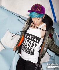 Eunhyuk tampil dengan rambut birunya untuk SuJu-M 'Break Down'. (SME)