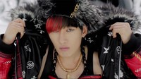 Rambut hitam Eunhyuk disentuh dengan warna merah di sub-unit Younique. (SME)