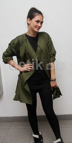 Gaya Sporty Luna Maya