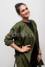 Gaya Sporty Luna Maya