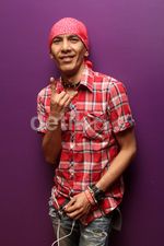 Yuke Dewa 19 Bergaya dengan Kacamata Hitam