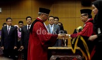 Akil Mochtar dilantik sebagai ketua MK menggantikan Mahfud MD untuk 5 tahun kedepan.