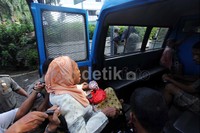 Mereka kemudian akan dibawa ke panti sosial.