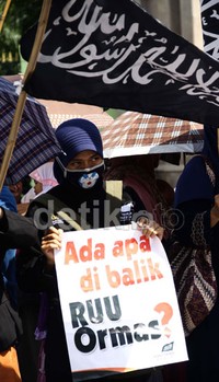 Massa Hizbut Tahrir Indonesia meminta agar DPR tidak mengesahkan RUU Ormas. Ramses/detikFoto.